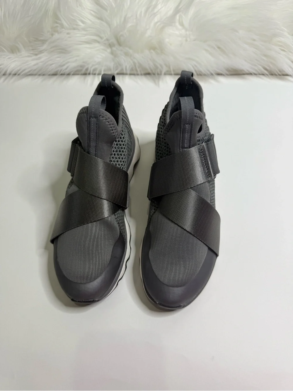 Sorel Kinetic Woman Sneakers Athletic Slip On Trainers in Dark Gray Size 7.5 New